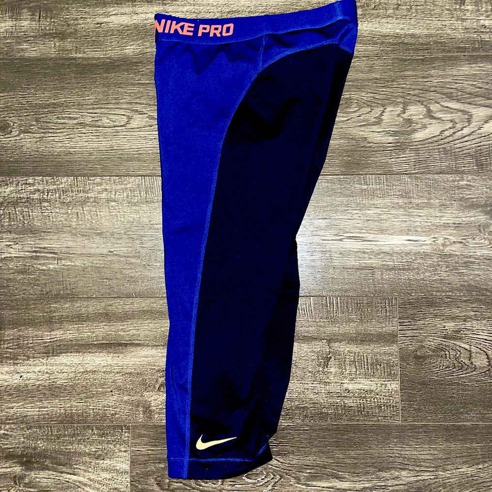 XS Nike Pro’s 💙